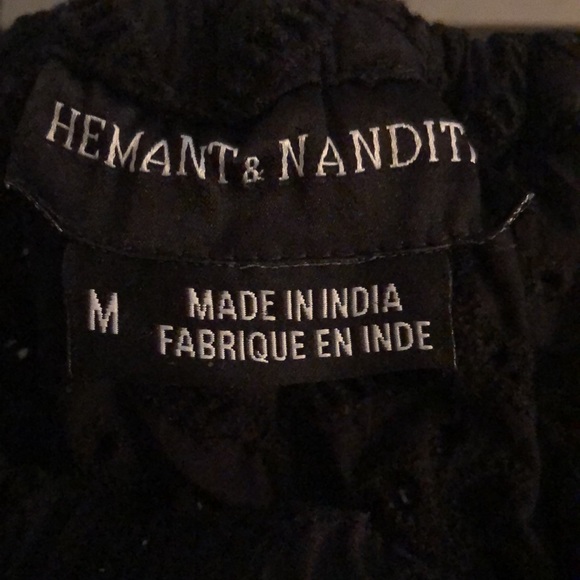 Hemant & Nandita top embroidered open shoulders - Picture 3 of 4